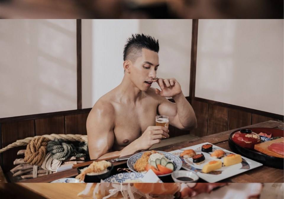 หนุ่มหล่อขึ้นปก 831