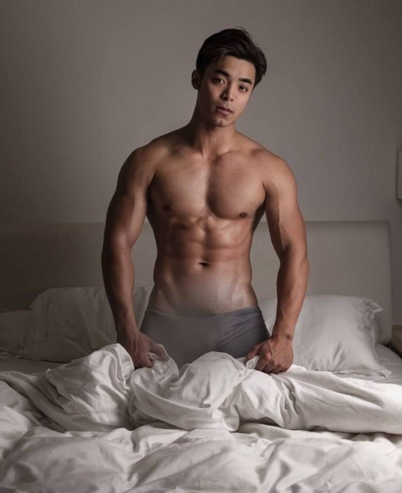 หนุ่มหล่อขึ้นปก 818.3