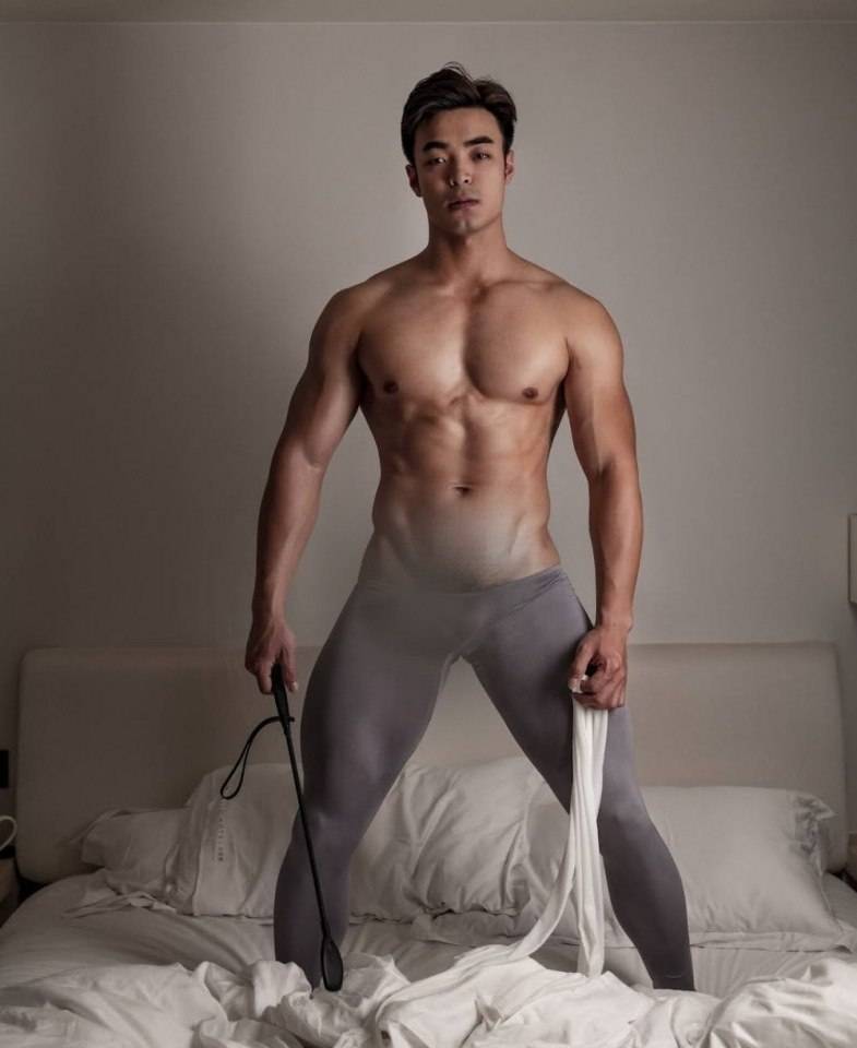 หนุ่มหล่อขึ้นปก 818.3