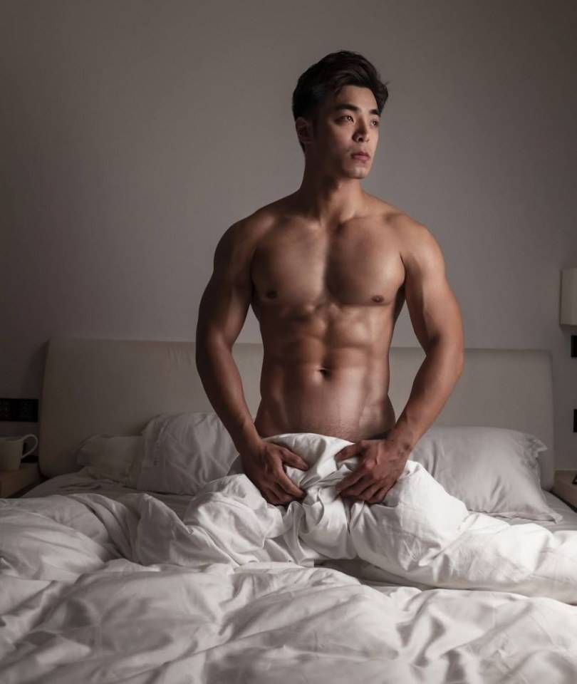 หนุ่มหล่อขึ้นปก 818.3