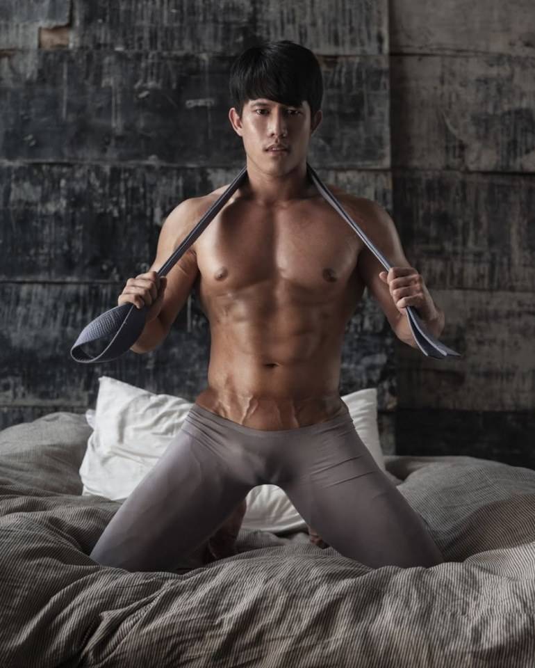 หนุ่มหล่อขึ้นปก 818.3