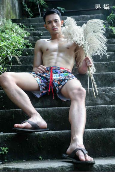 หนุ่มหล่อขึ้นปก 805.6
