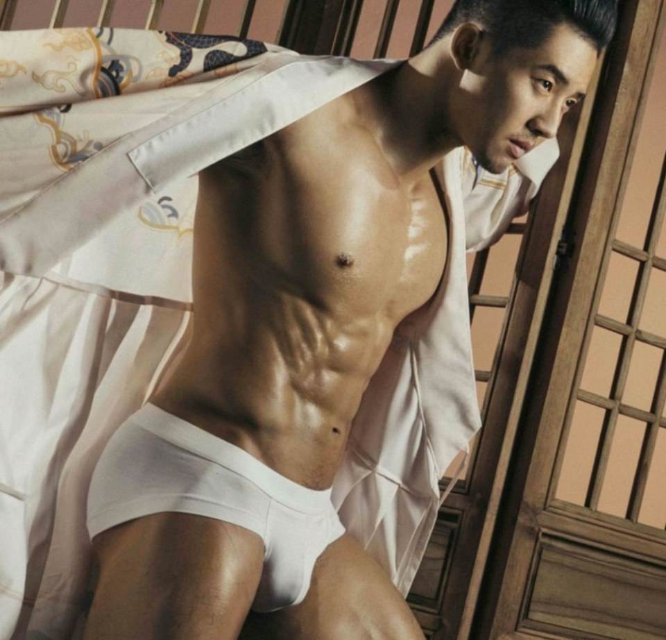 หนุ่มหล่อขึ้นปก 817.3