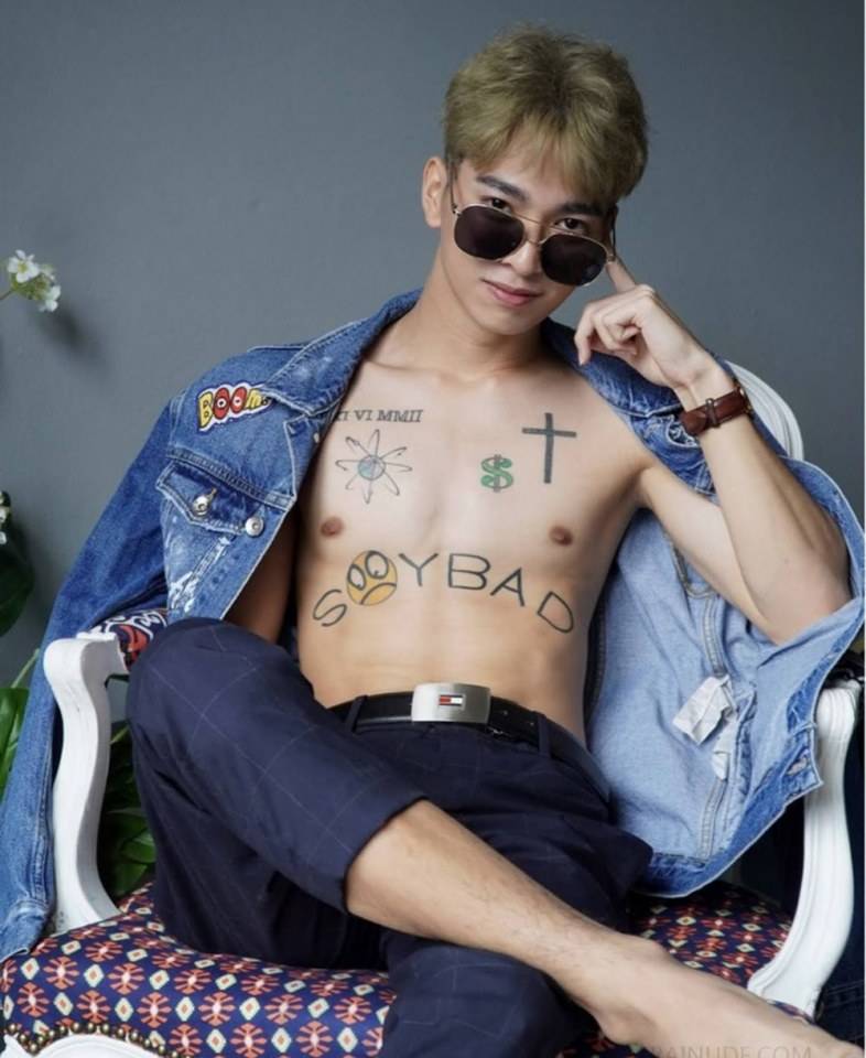 หนุ่มหล่อขึ้นปก 834