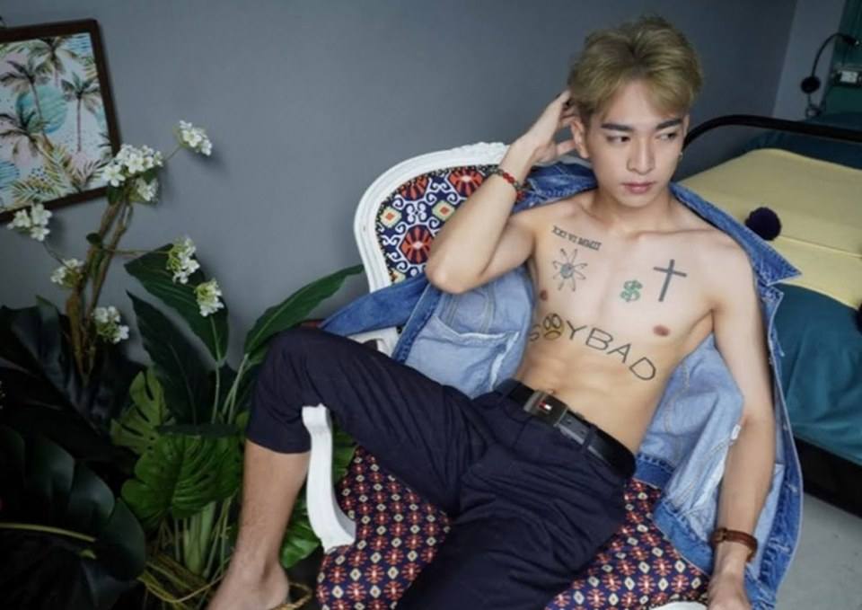หนุ่มหล่อขึ้นปก 834