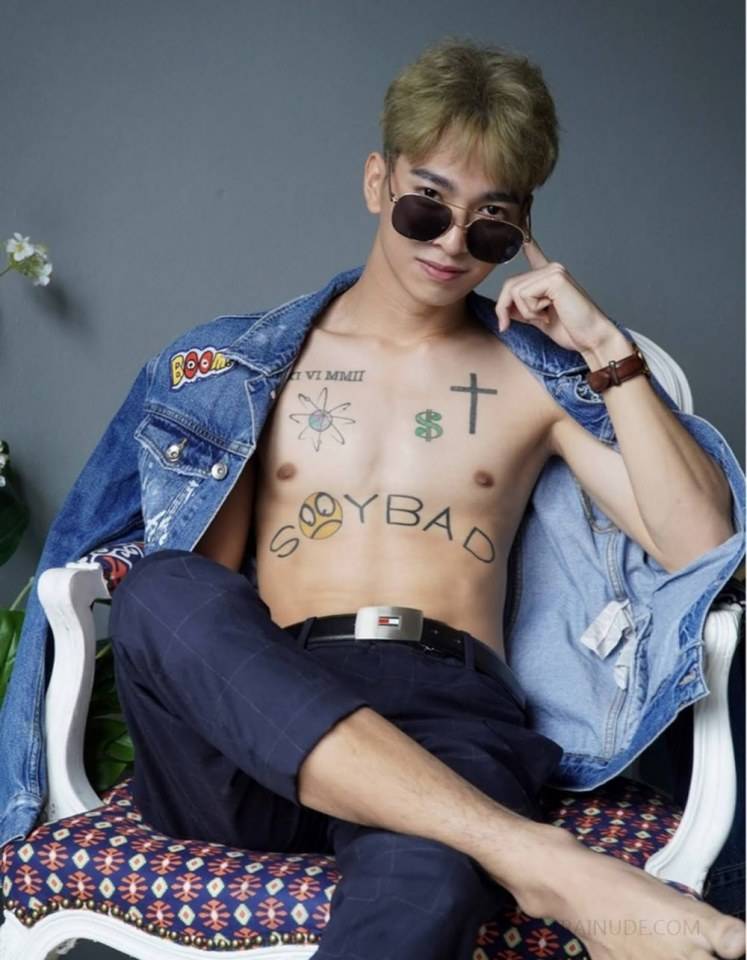 หนุ่มหล่อขึ้นปก 834