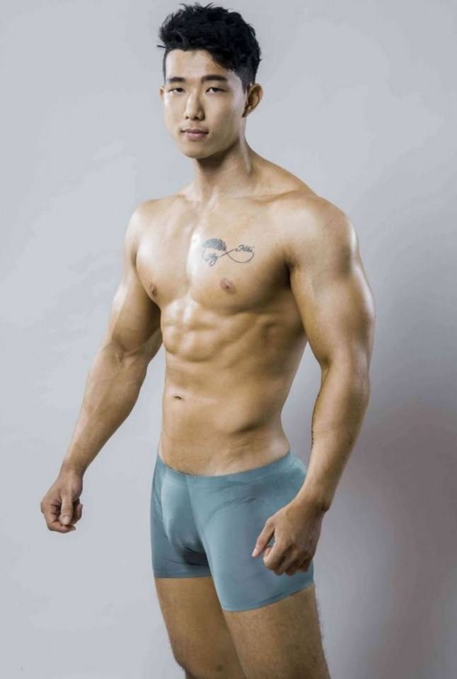 หนุ่มหล่อขึ้นปก 836