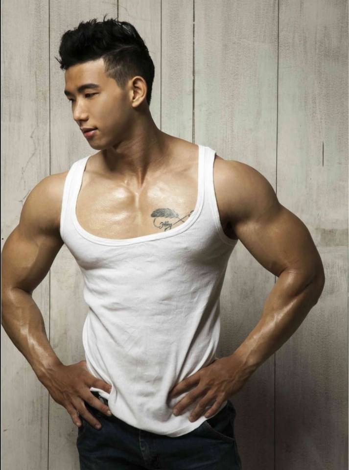 หนุ่มหล่อขึ้นปก 836