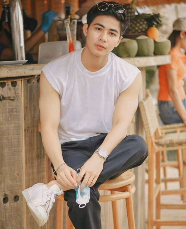 HAPPY HEALTHYsexyMen } 14