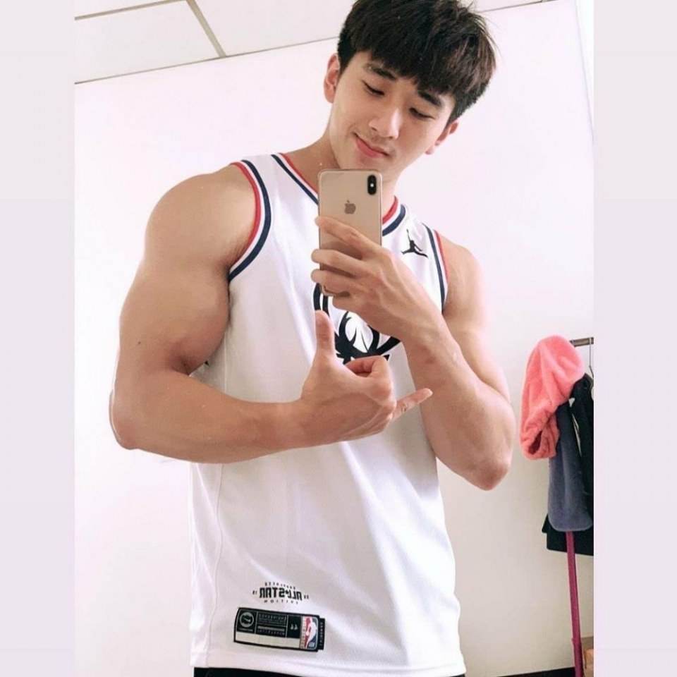 HAPPY HEALTHYsexyMen } 14