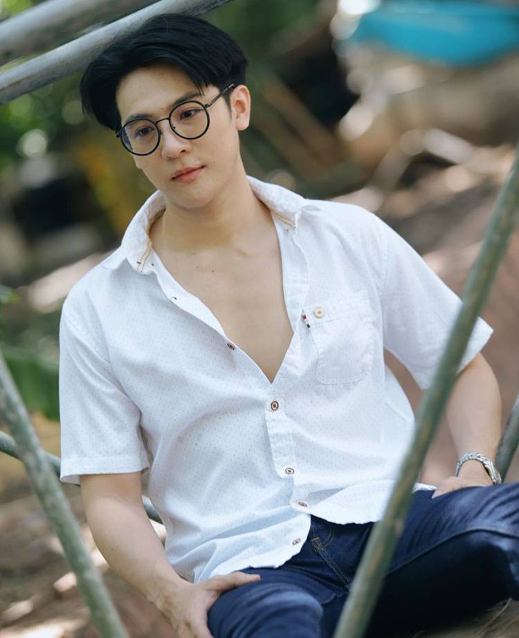 หมั่นเขี้ยว ๓
