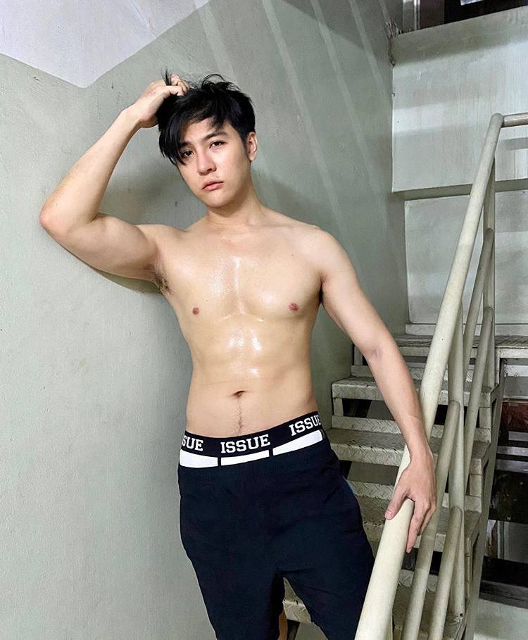 หมั่นเขี้ยว ๓