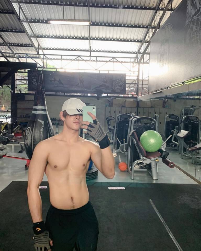 HAPPY HEALTHYsexyMen SS3 } 16
