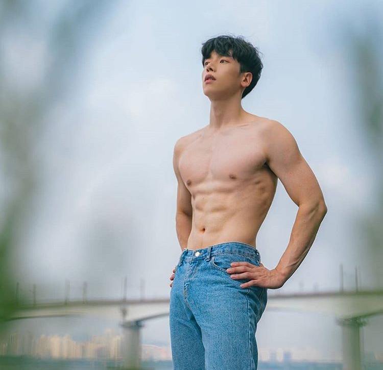 ถอดโชว์เรือนร่าง 2680