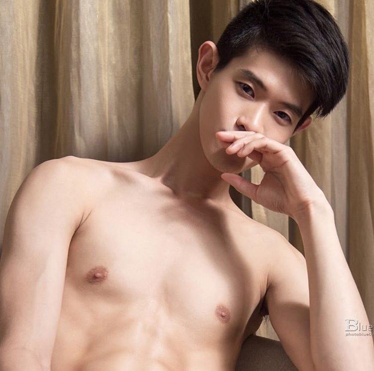 ถอดโชว์เรือนร่าง 2681