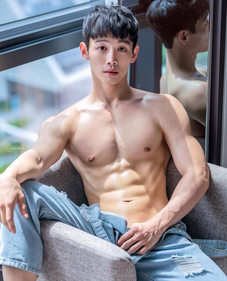 ถอดโชว์เรือนร่าง 2681