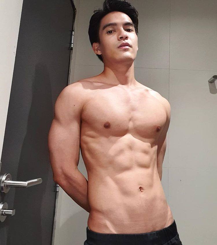 ถอดโชว์เรือนร่าง 2683
