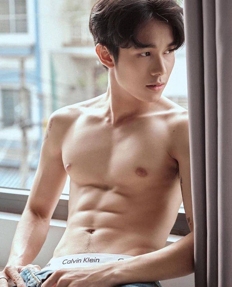 ถอดโชว์เรือนร่าง 2683