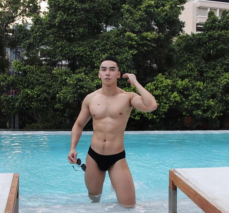 ถอดโชว์เรือนร่าง 2684