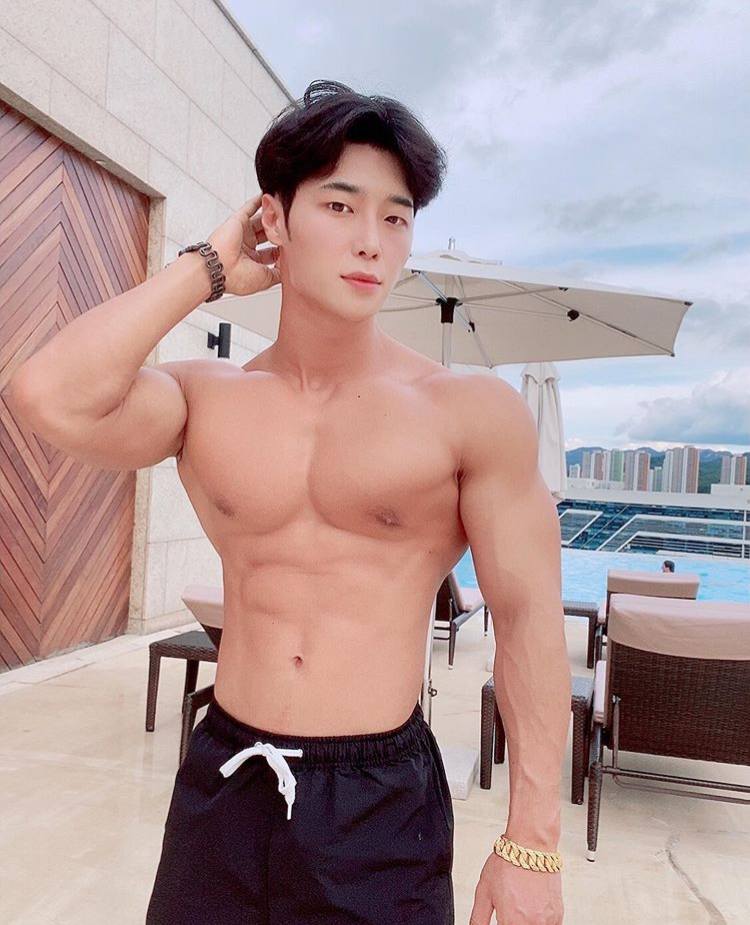 ถอดโชว์เรือนร่าง 2685