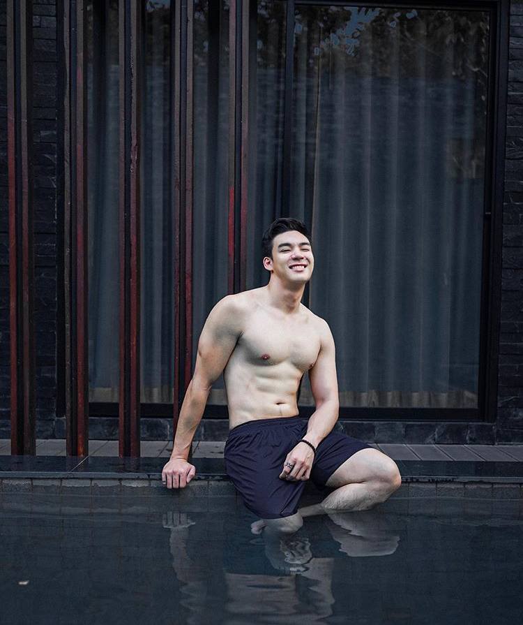 ถอดโชว์เรือนร่าง 2686