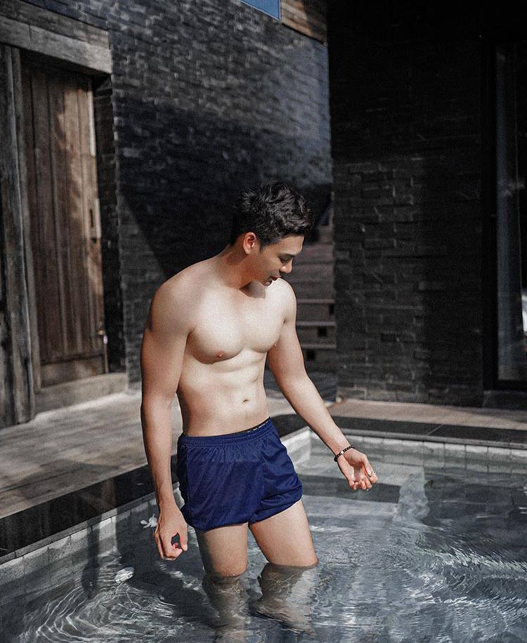 ถอดโชว์เรือนร่าง 2686