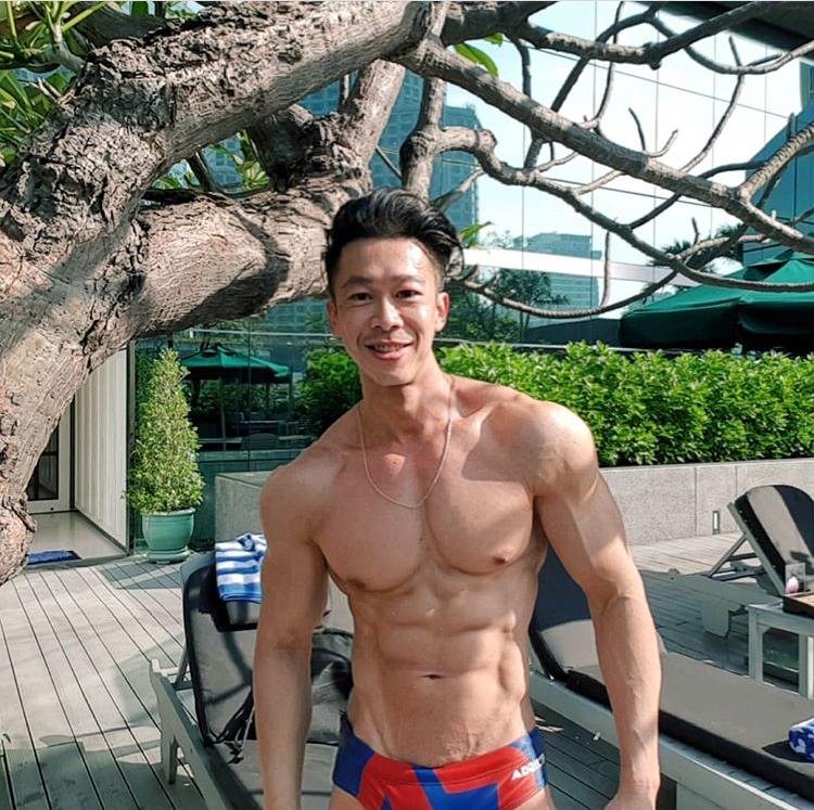 ถอดโชว์เรือนร่าง 2686