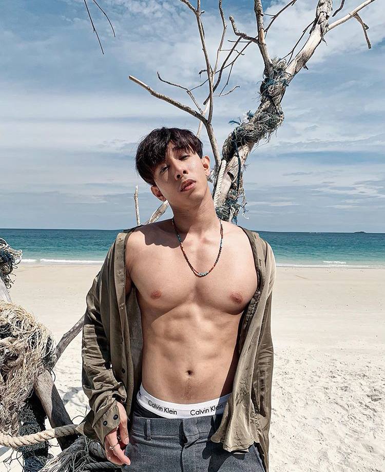 ถอดโชว์เรือนร่าง 2686