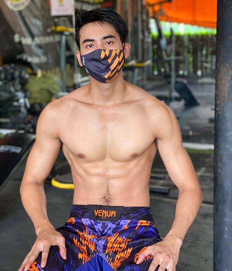 ถอดโชว์เรือนร่าง 2687