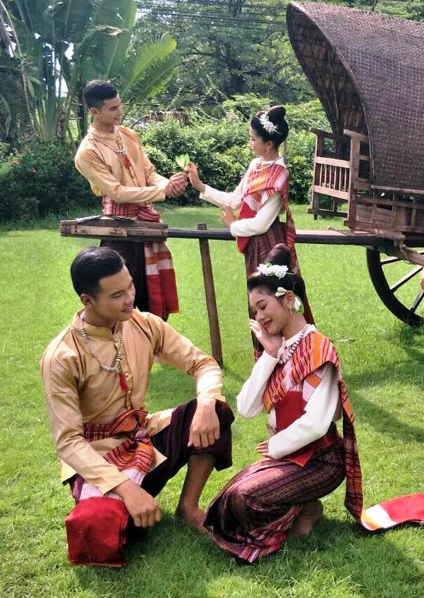 THAILAND ðđð | āļāļļāļāļāļ·āđāļāđāļĄāļ·āļāļāļāļĩāļŠāļēāļ, Isan traditional costume