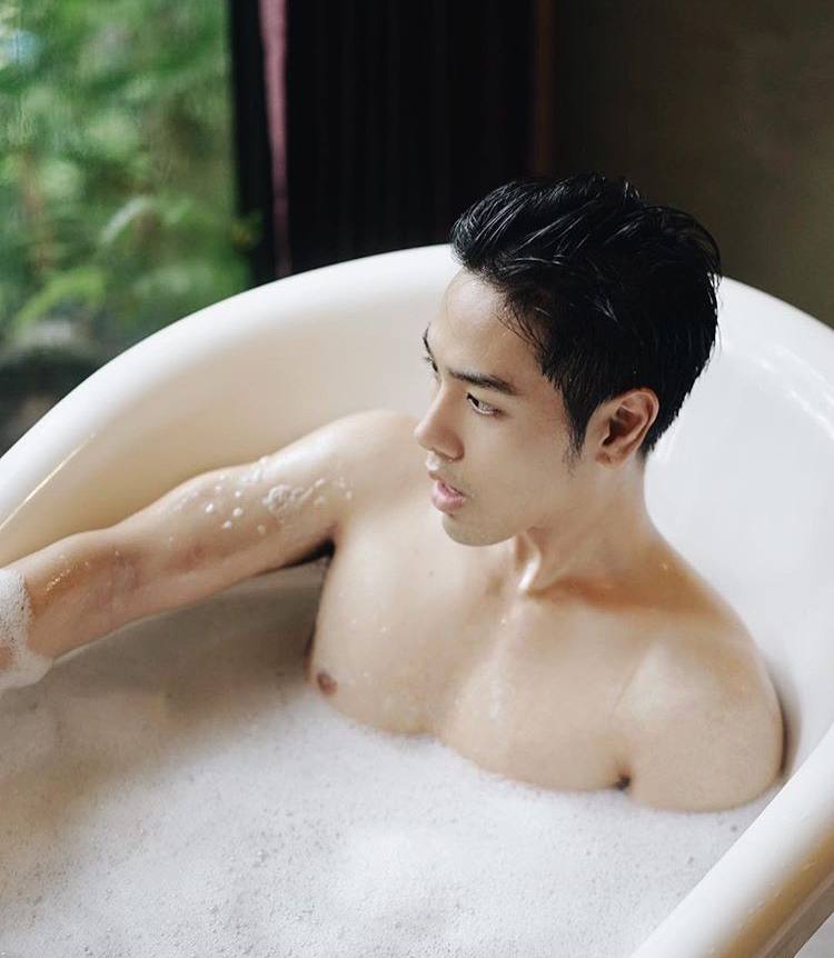 ผู้ชาย นมสวย {8}