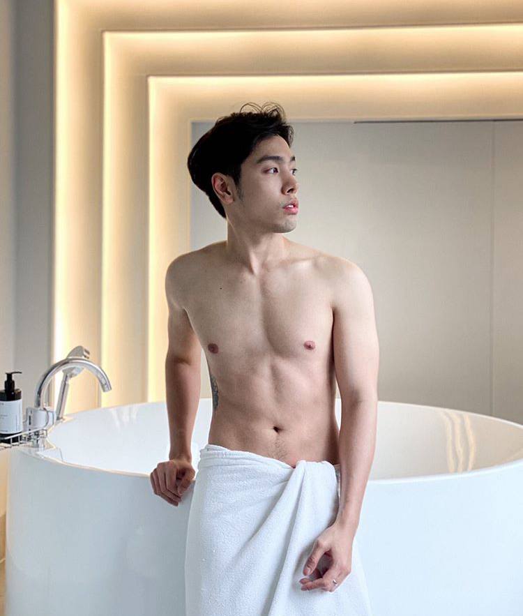 ผู้ชาย นมสวย {8}