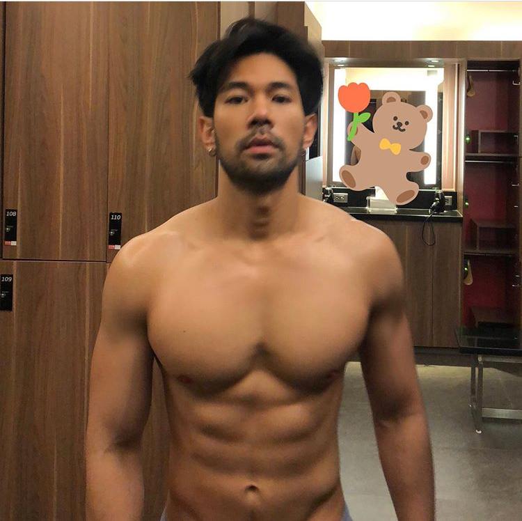 ผู้ชาย อกแน่น /-2