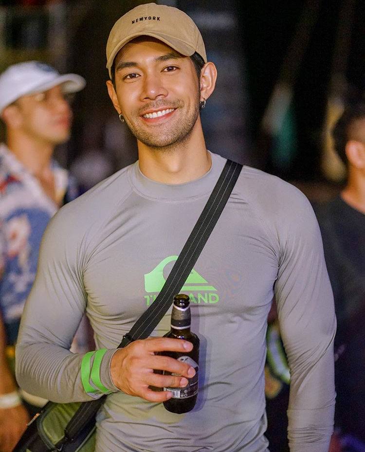 ผู้ชาย อกแน่น /-2