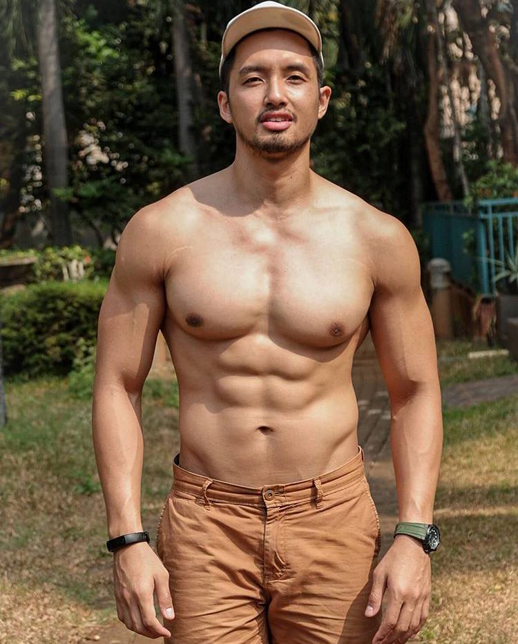 ผู้ชาย อกแน่น /-3