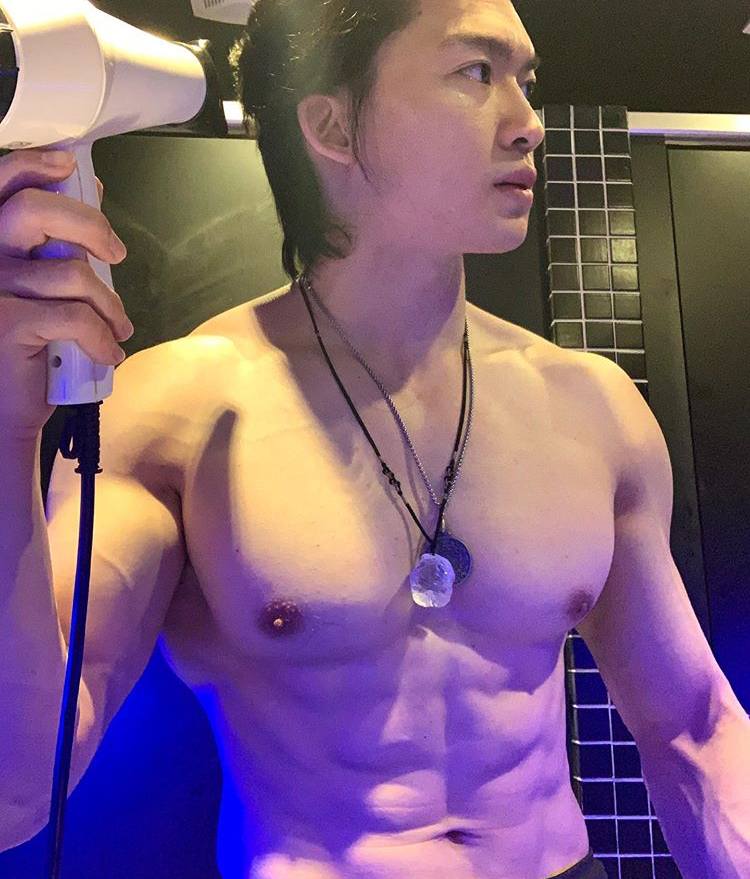 ผู้ชาย อกแน่น /-5