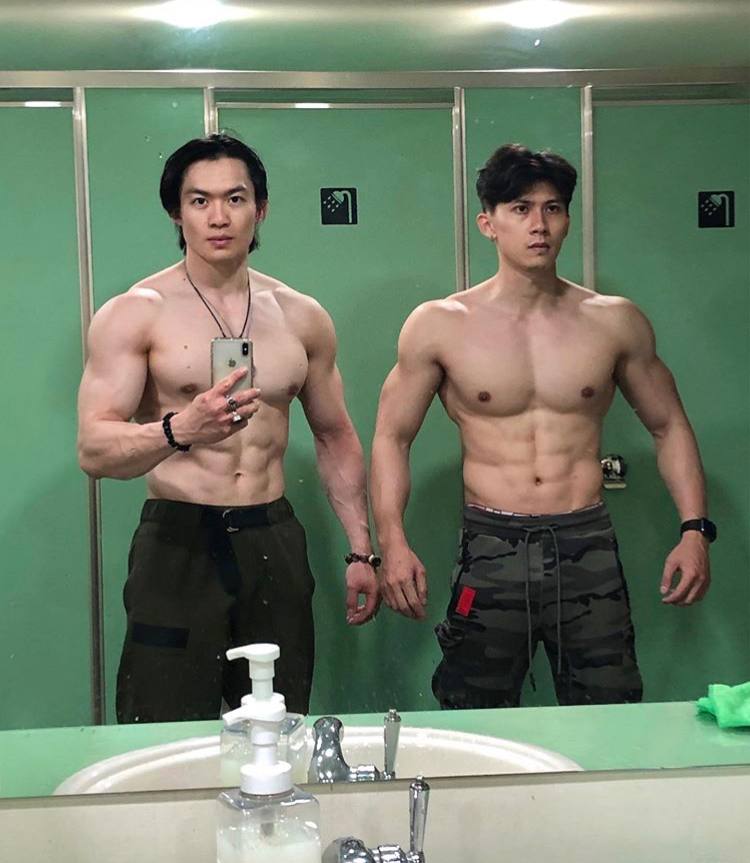 ผู้ชาย อกแน่น /-5
