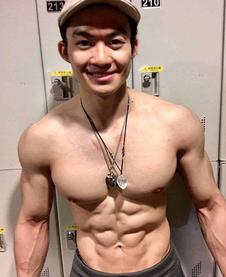 ผู้ชาย อกแน่น /-5