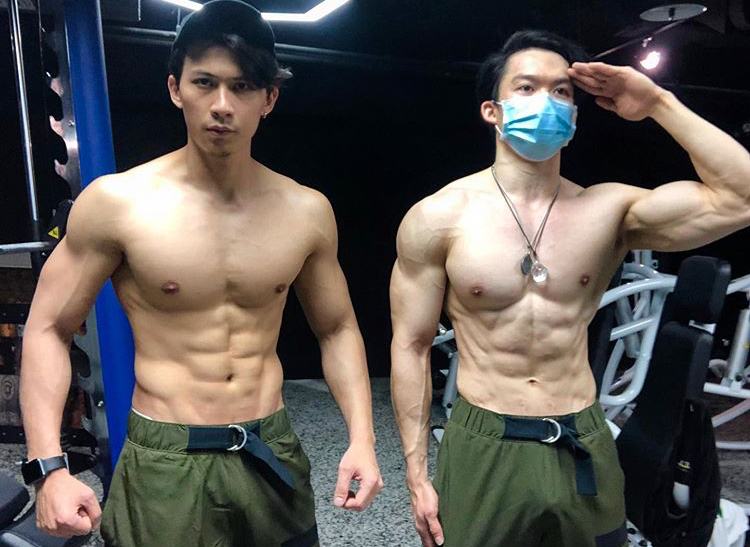 ผู้ชาย อกแน่น /-5