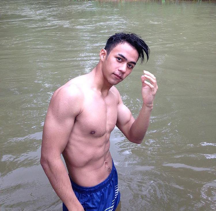 ผู้ชาย อกแน่น /-6