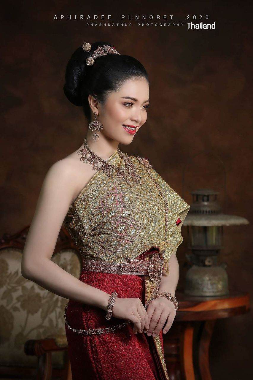 THAILAND 🇹🇭 | Thai national costume "Thai outfit" ชุดประจำชาติไทย