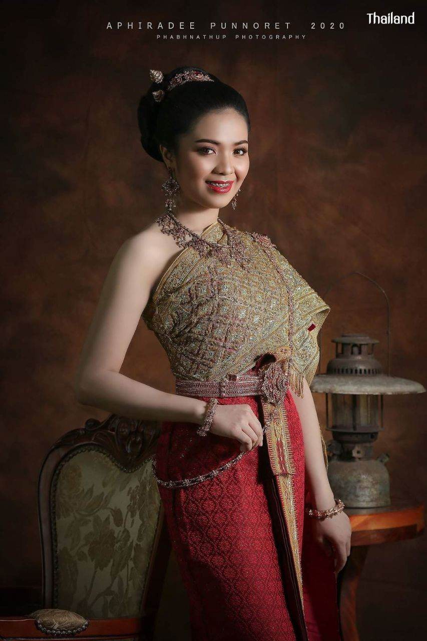 THAILAND 🇹🇭 | Thai national costume "Thai outfit" ชุดประจำชาติไทย