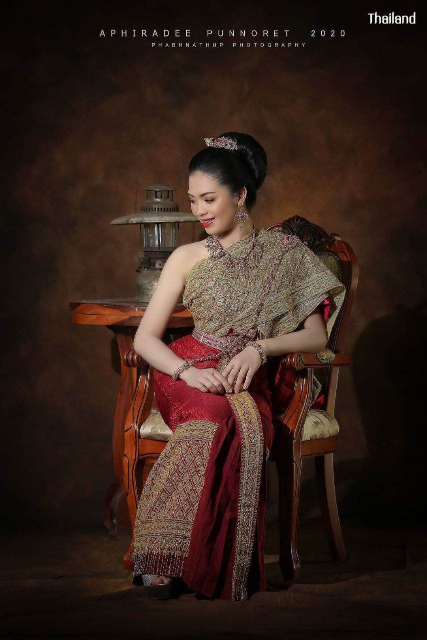 THAILAND 🇹🇭 | Thai national costume "Thai outfit" ชุดประจำชาติไทย