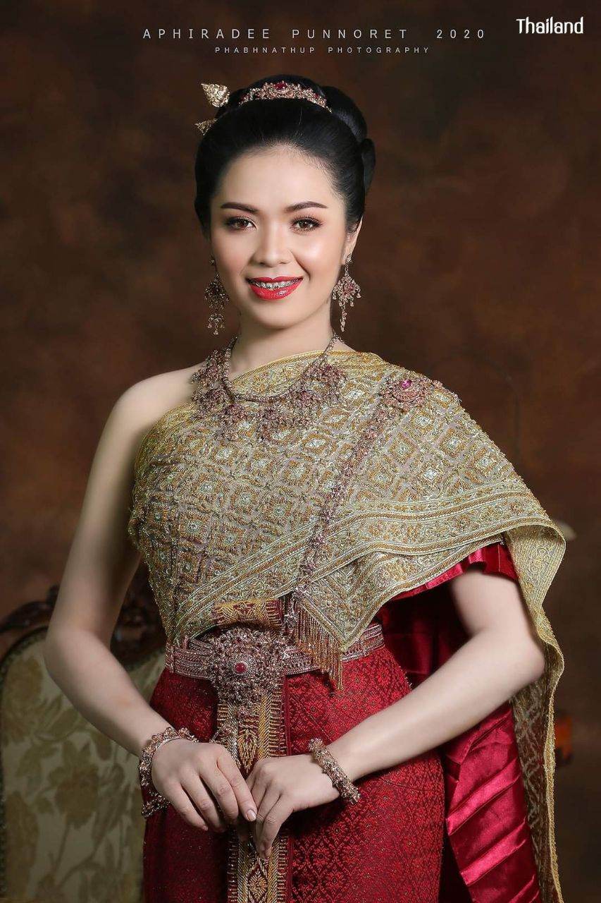 THAILAND 🇹🇭 | Thai national costume "Thai outfit" ชุดประจำชาติไทย