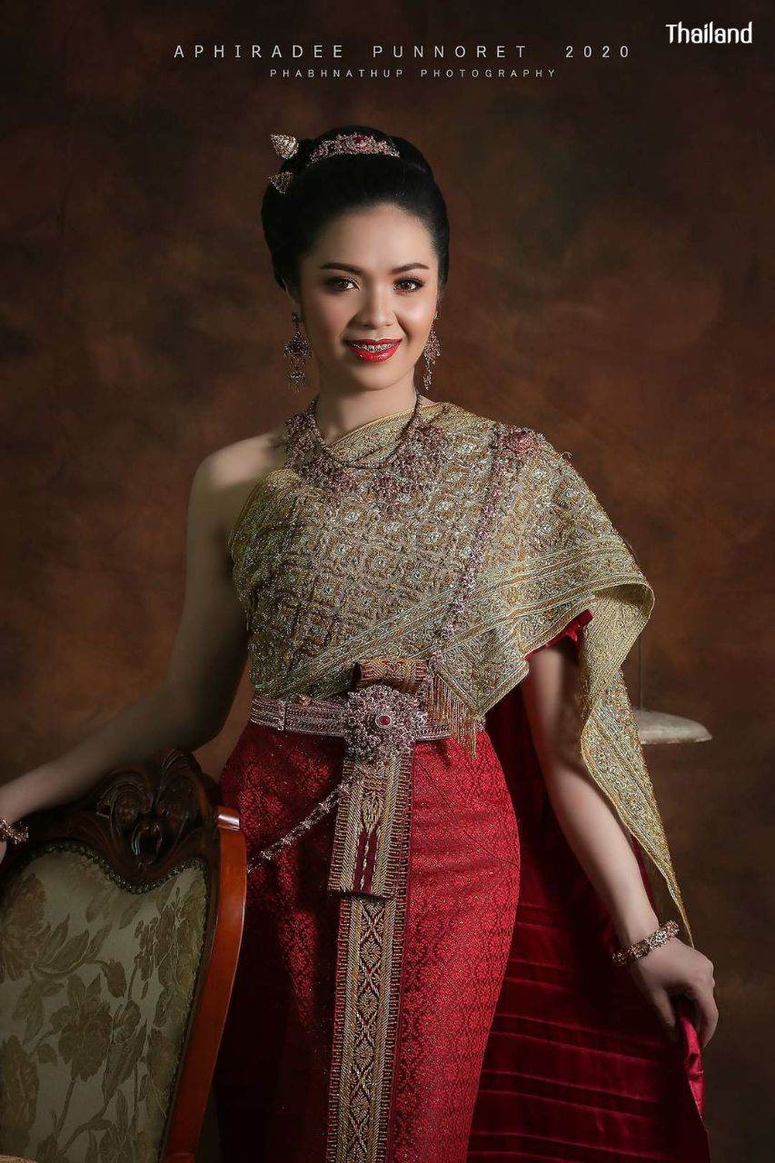 THAILAND 🇹🇭 | Thai national costume "Thai outfit" ชุดประจำชาติไทย