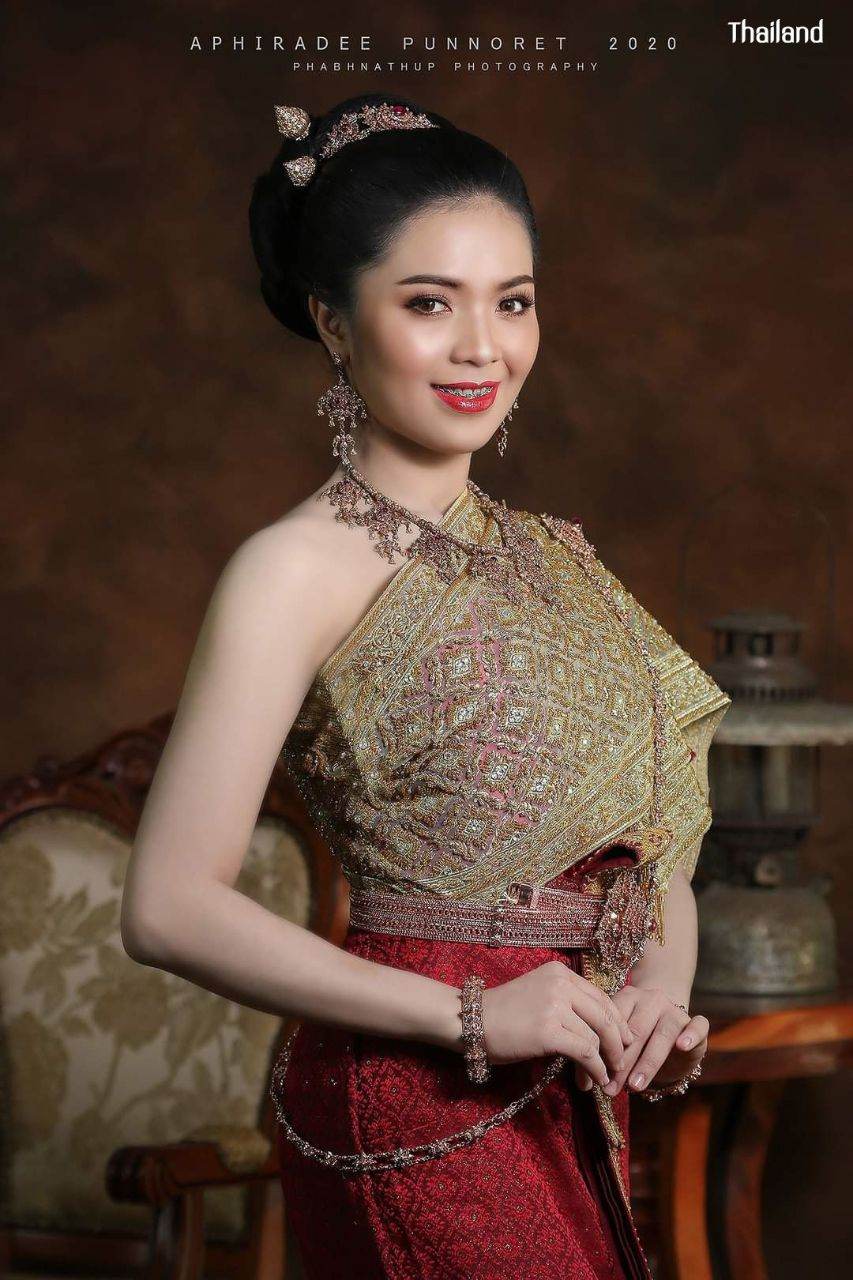 THAILAND 🇹🇭 | Thai national costume "Thai outfit" ชุดประจำชาติไทย