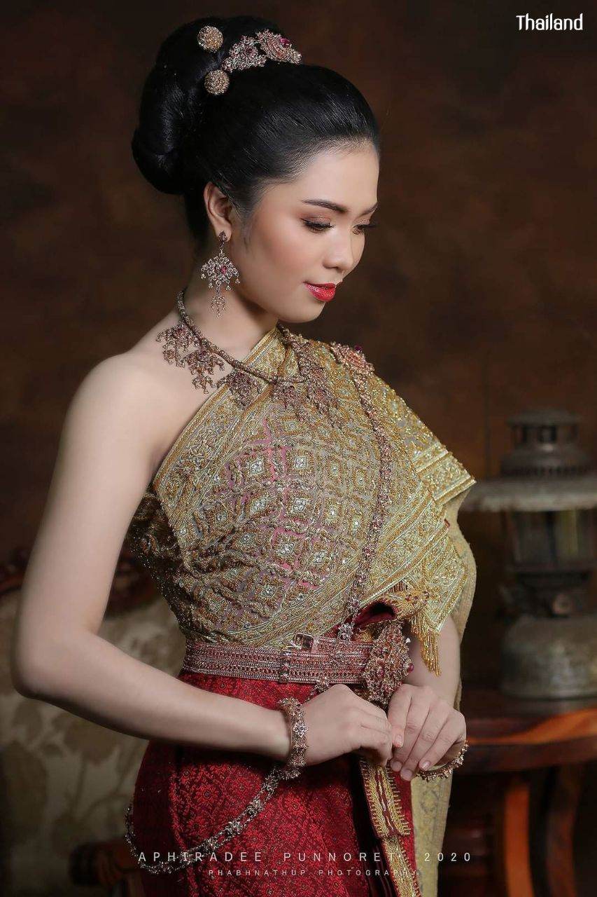 THAILAND 🇹🇭 | Thai national costume "Thai outfit" ชุดประจำชาติไทย