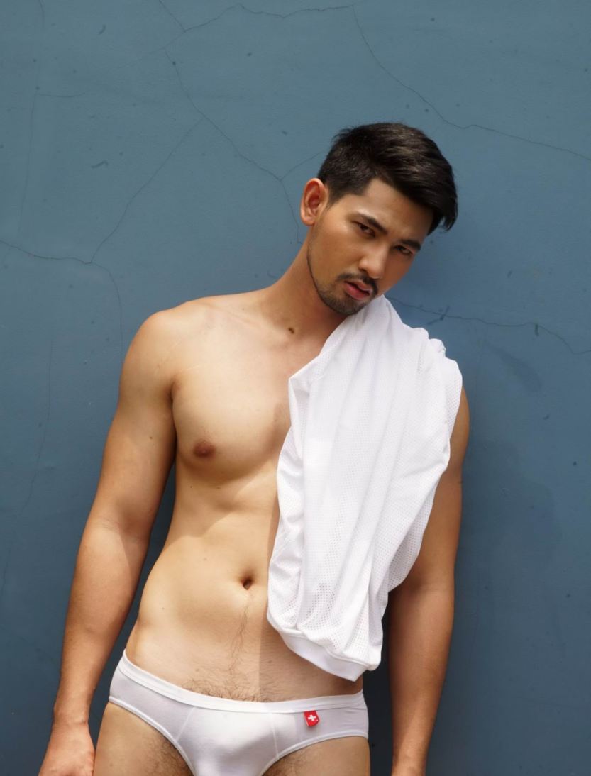 บีบเค้นผู้ชาย