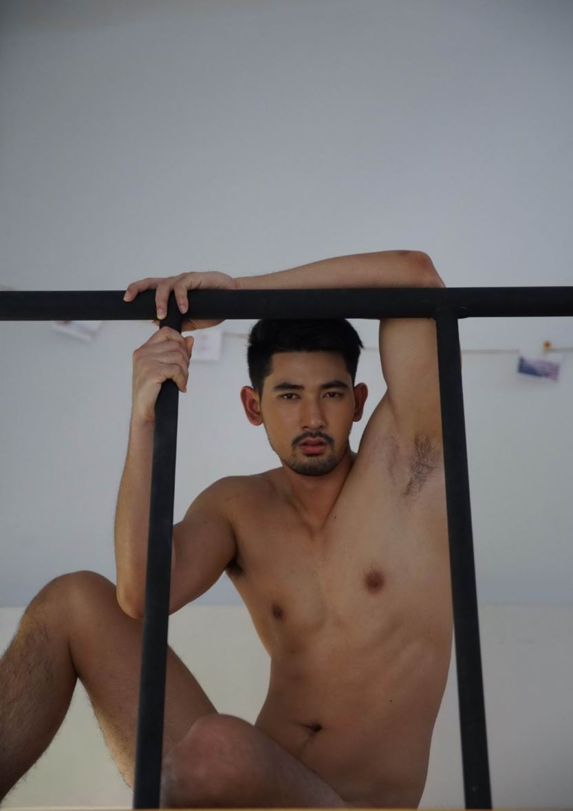บีบเค้นผู้ชาย