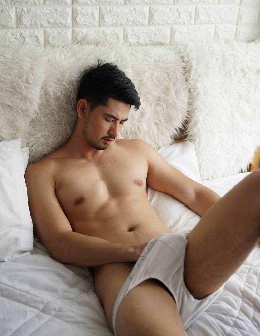 บีบเค้นผู้ชาย
